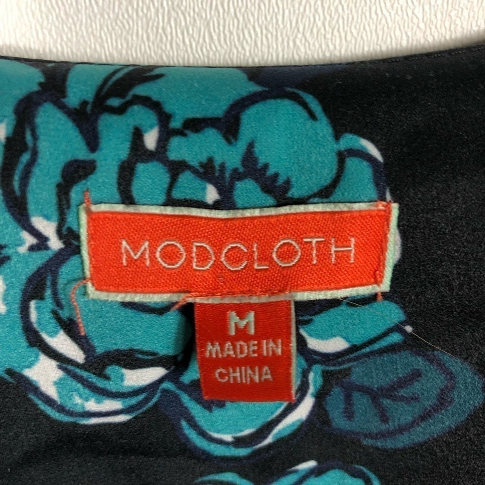 ModCloth‎ wrap top - Picture 5 of 10